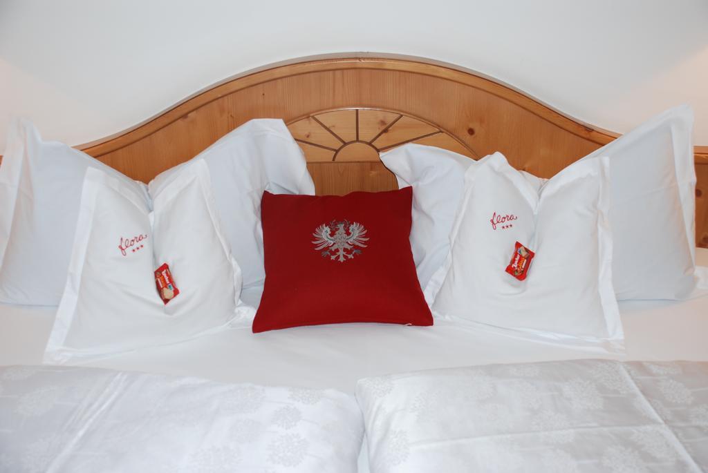 Hotel Flora Selva di Val Gardena Oda fotoğraf