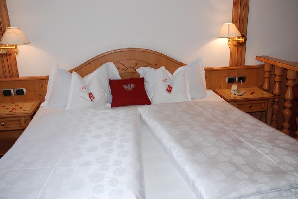 Hotel Flora Selva di Val Gardena Oda fotoğraf