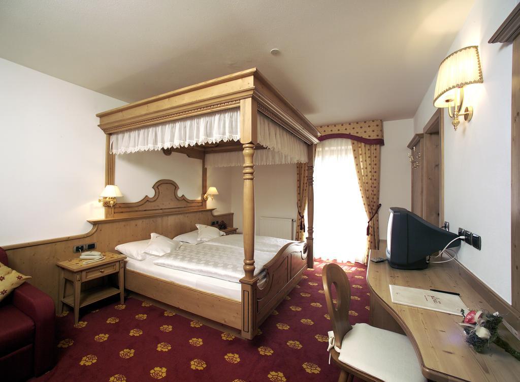 Hotel Flora Selva di Val Gardena Dış mekan fotoğraf
