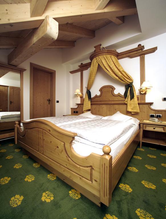Hotel Flora Selva di Val Gardena Dış mekan fotoğraf