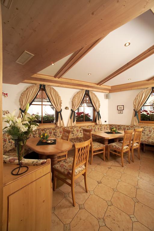 Hotel Flora Selva di Val Gardena Dış mekan fotoğraf