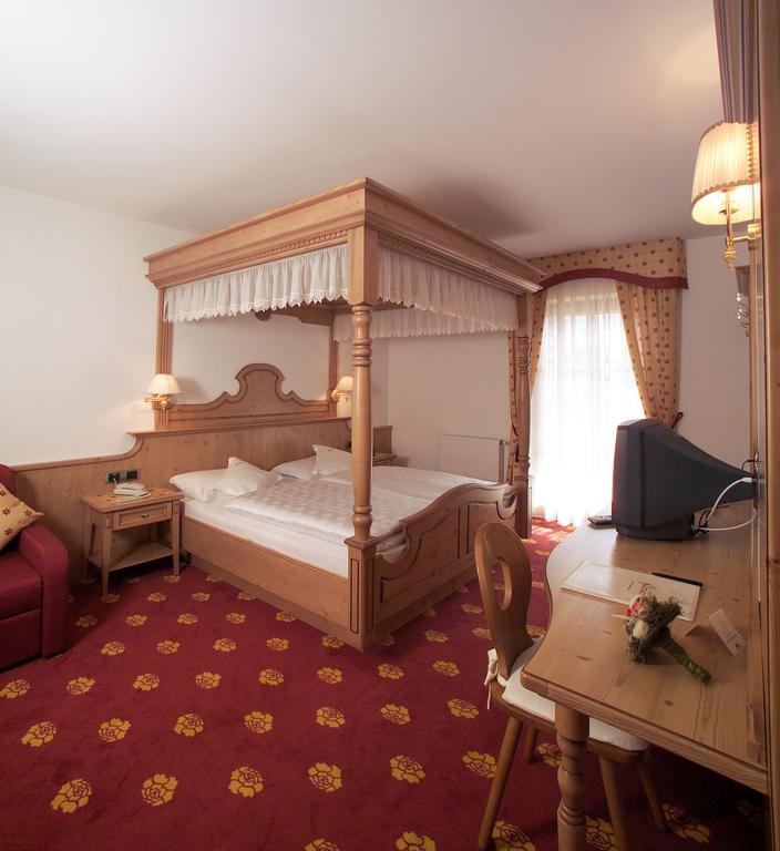 Hotel Flora Selva di Val Gardena Dış mekan fotoğraf
