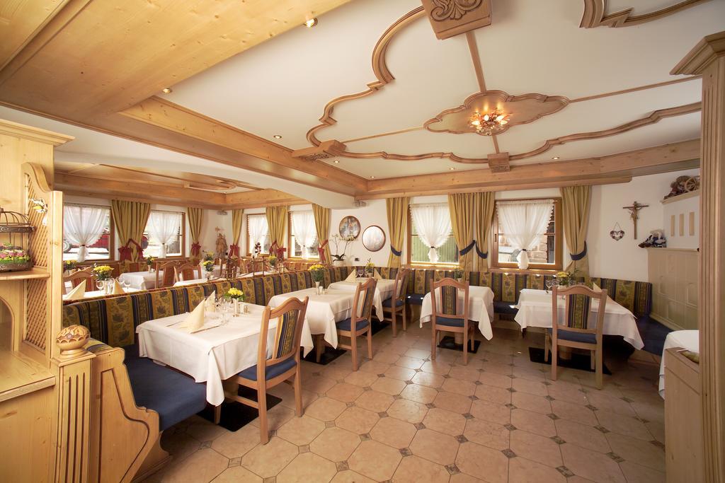 Hotel Flora Selva di Val Gardena Dış mekan fotoğraf