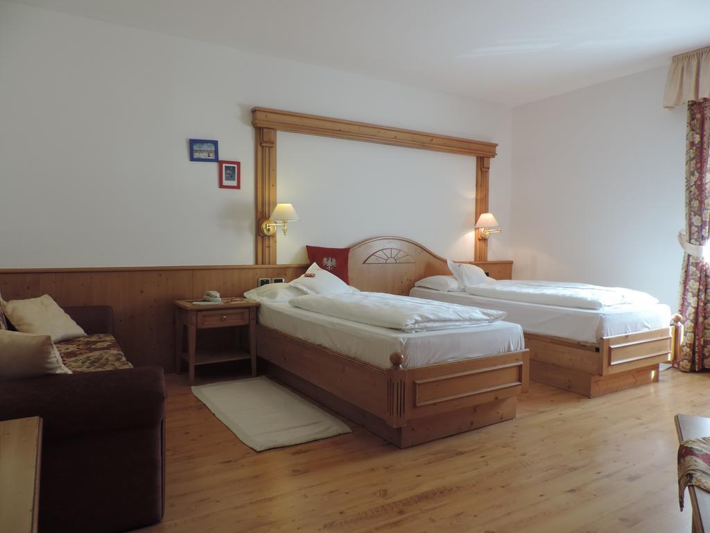 Hotel Flora Selva di Val Gardena Oda fotoğraf