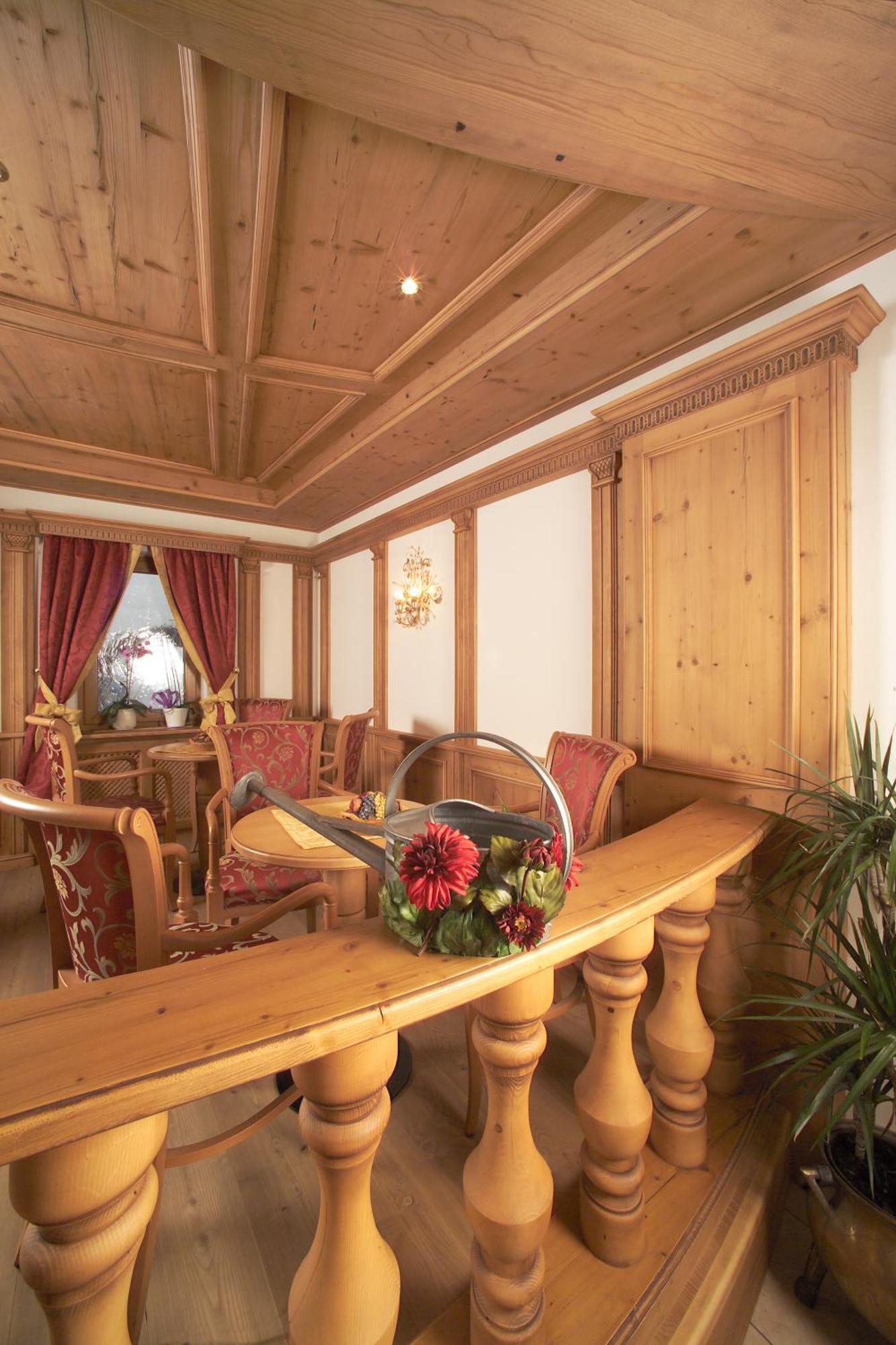 Hotel Flora Selva di Val Gardena Dış mekan fotoğraf