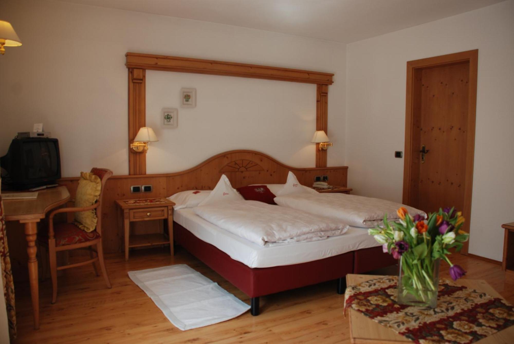 Hotel Flora Selva di Val Gardena Dış mekan fotoğraf