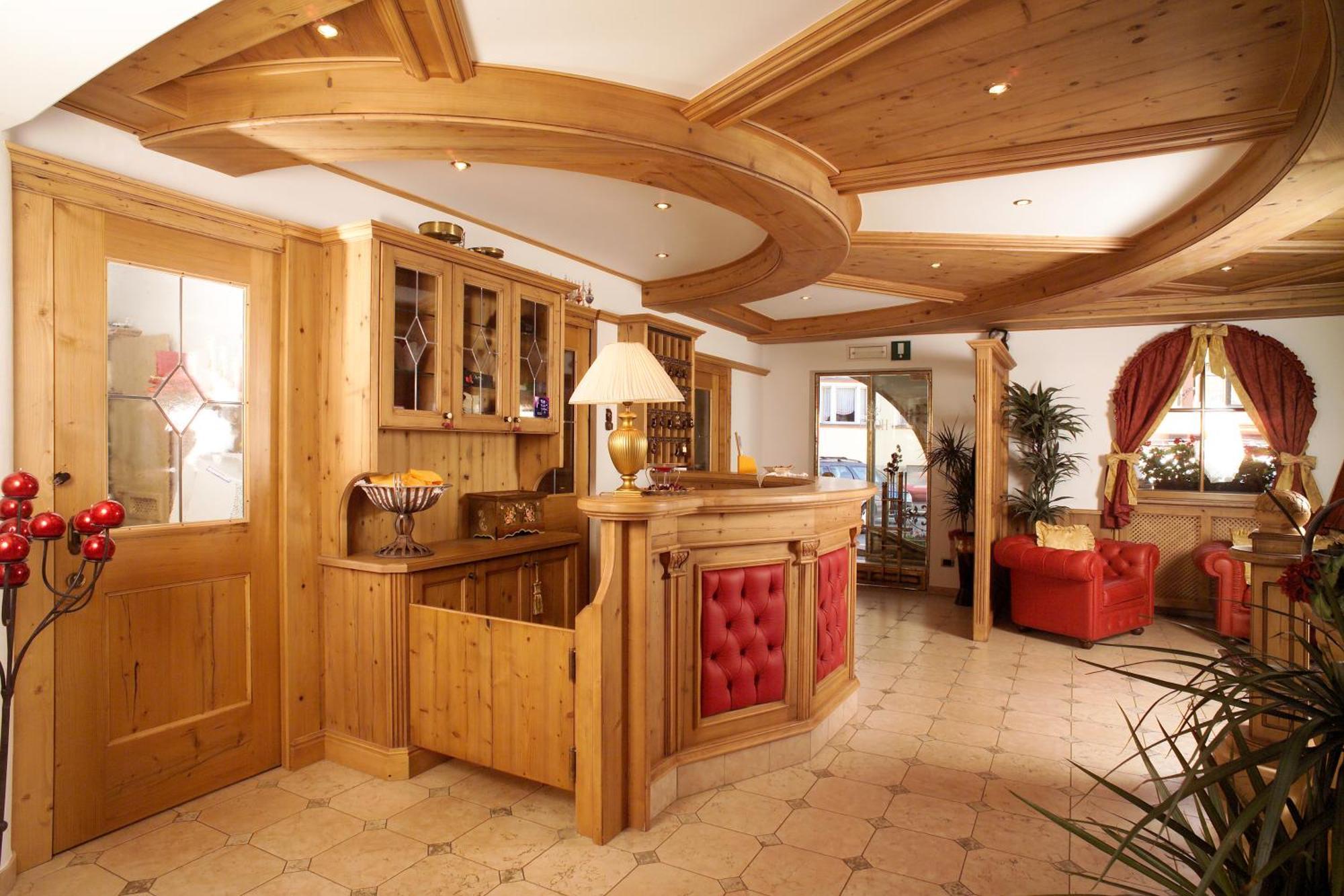 Hotel Flora Selva di Val Gardena Dış mekan fotoğraf