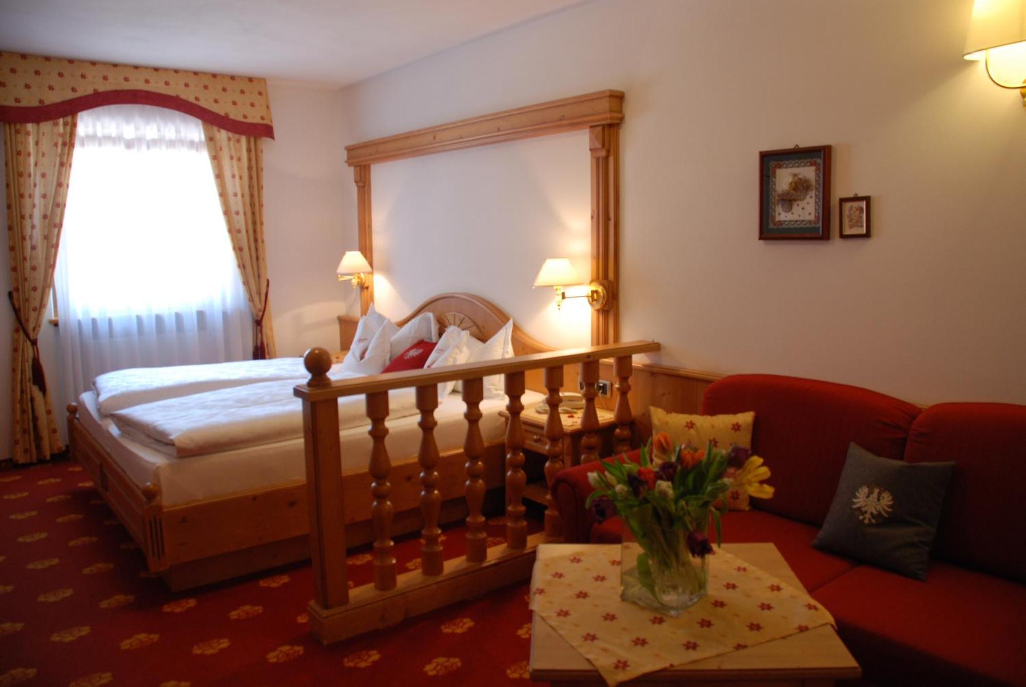 Hotel Flora Selva di Val Gardena Dış mekan fotoğraf