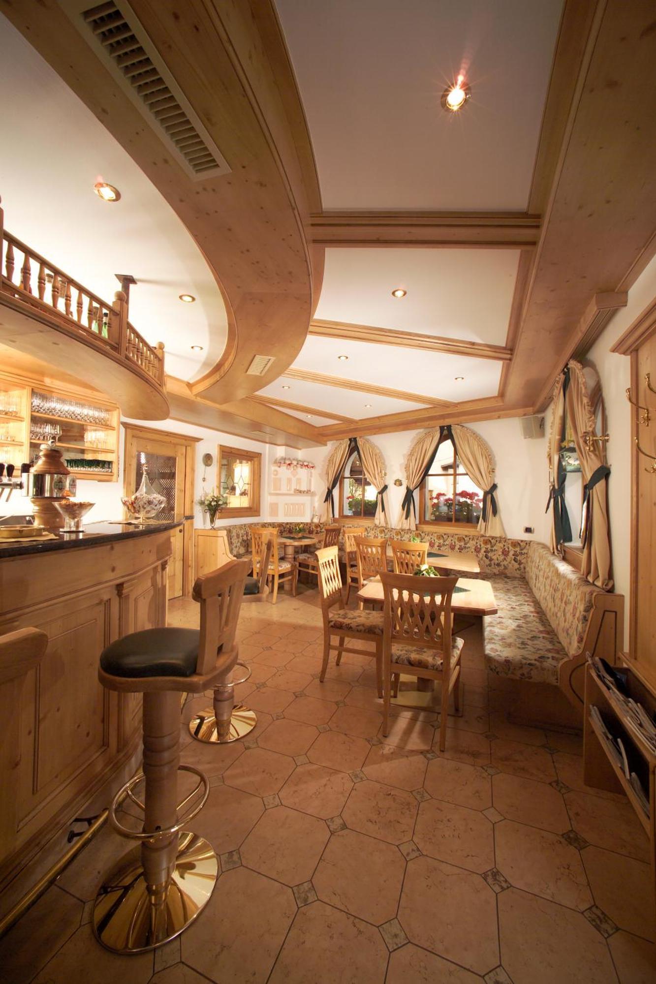 Hotel Flora Selva di Val Gardena Dış mekan fotoğraf