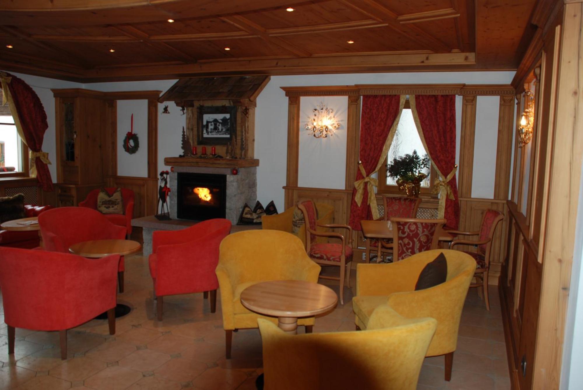 Hotel Flora Selva di Val Gardena Dış mekan fotoğraf