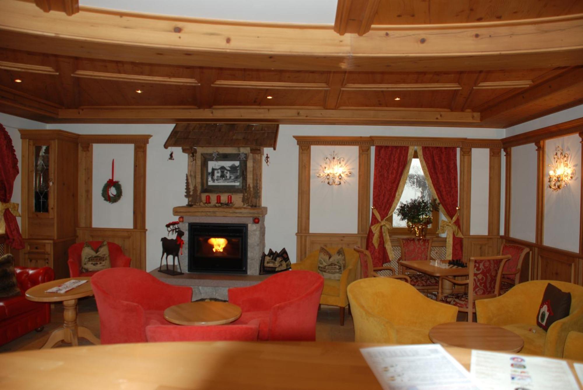 Hotel Flora Selva di Val Gardena Dış mekan fotoğraf