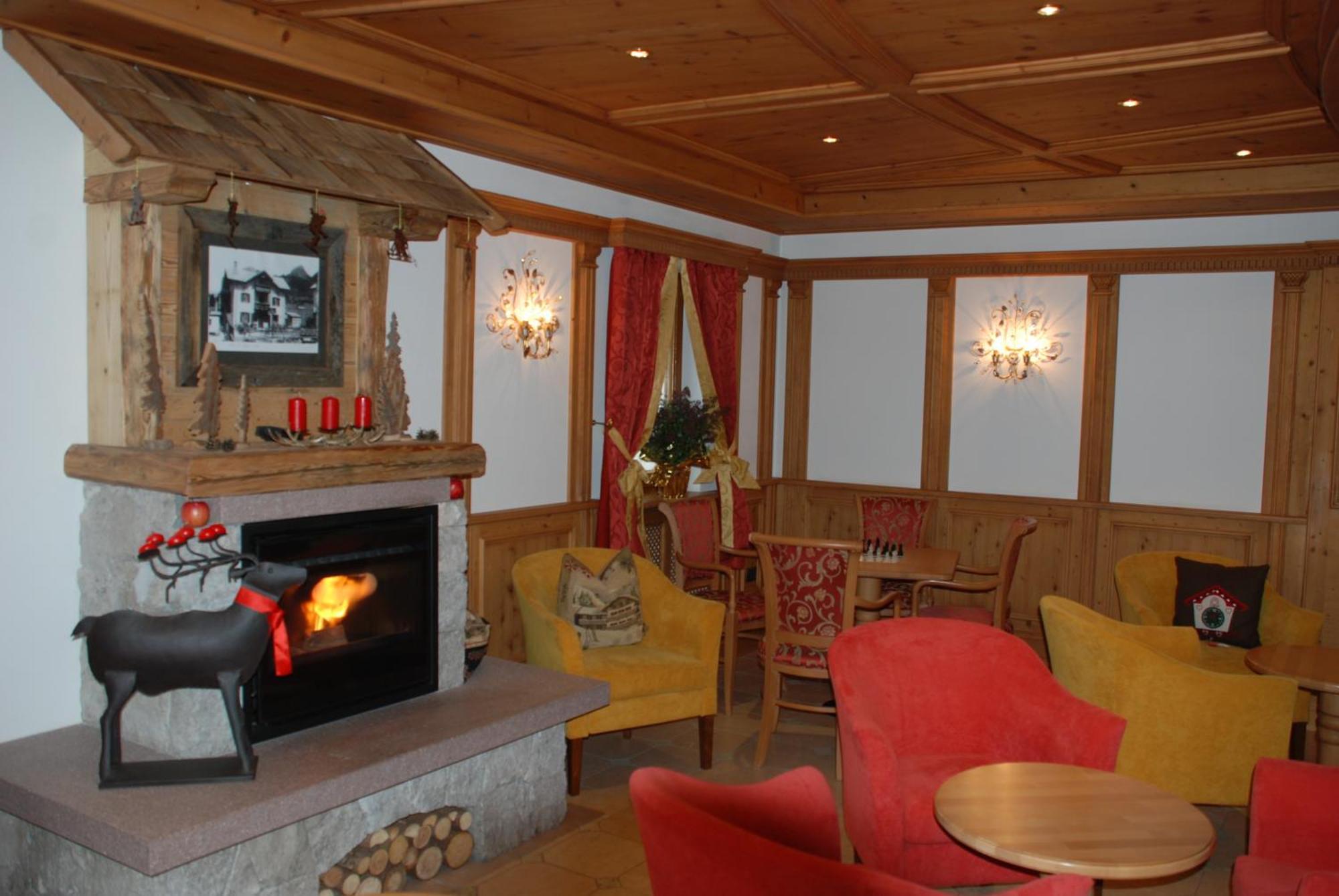 Hotel Flora Selva di Val Gardena Dış mekan fotoğraf