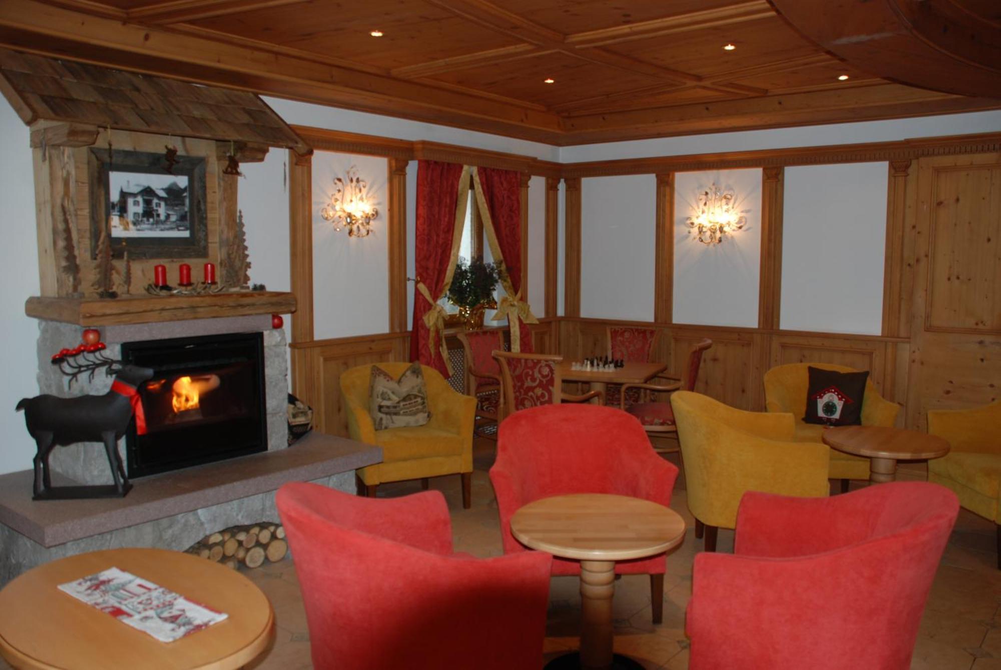 Hotel Flora Selva di Val Gardena Dış mekan fotoğraf