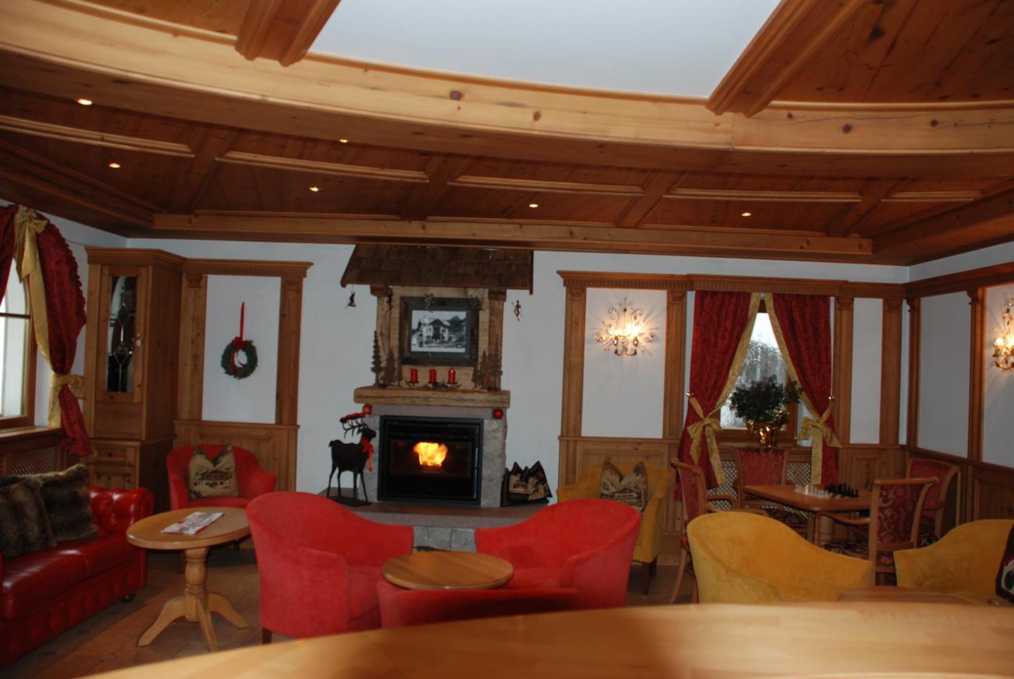 Hotel Flora Selva di Val Gardena Dış mekan fotoğraf