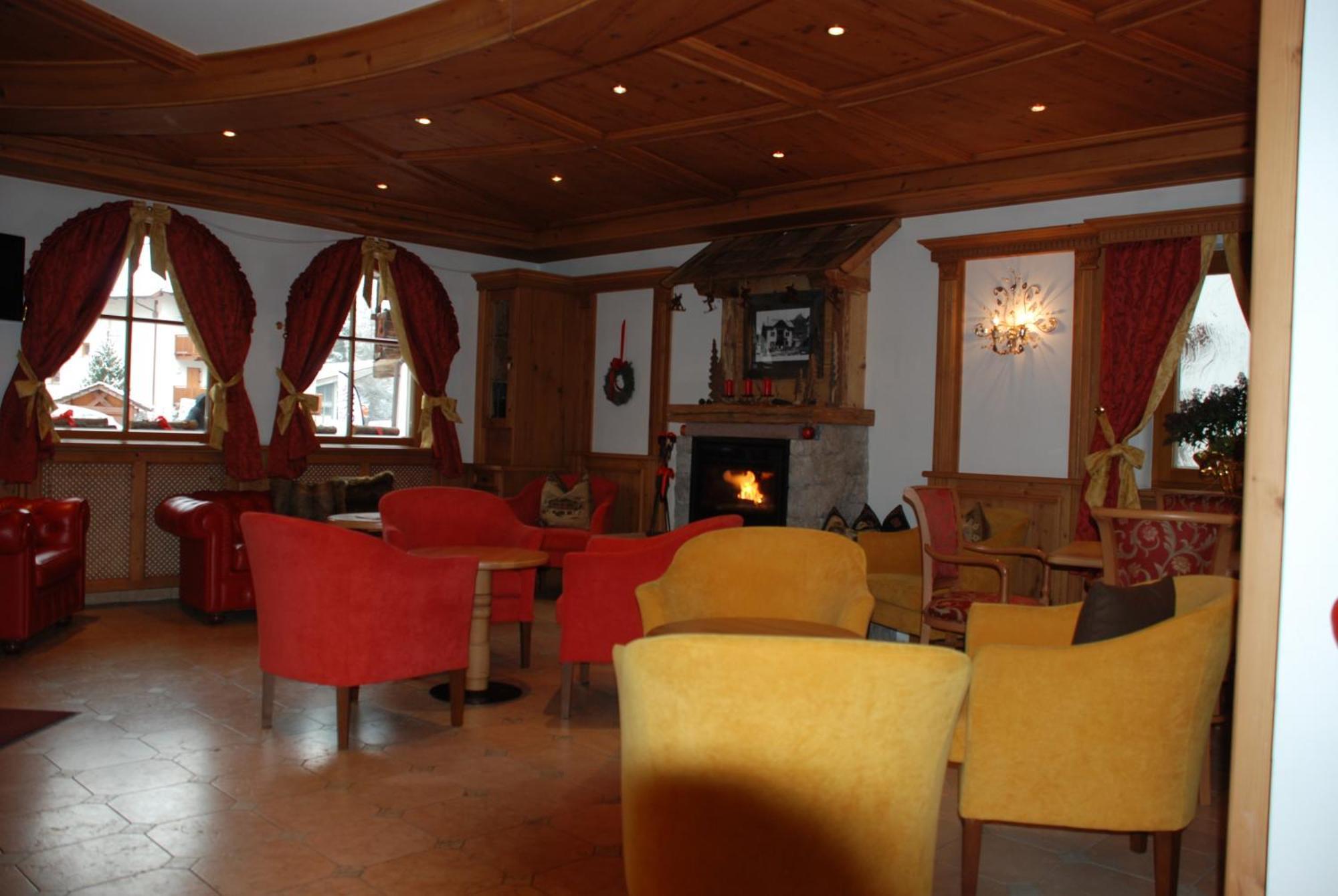 Hotel Flora Selva di Val Gardena Dış mekan fotoğraf