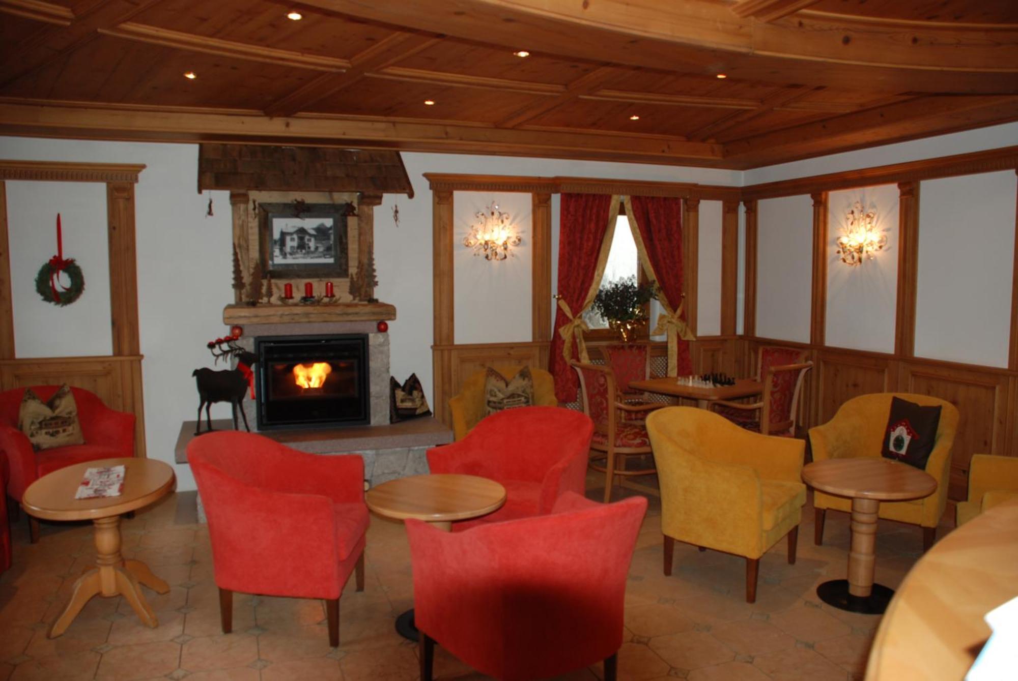 Hotel Flora Selva di Val Gardena Dış mekan fotoğraf