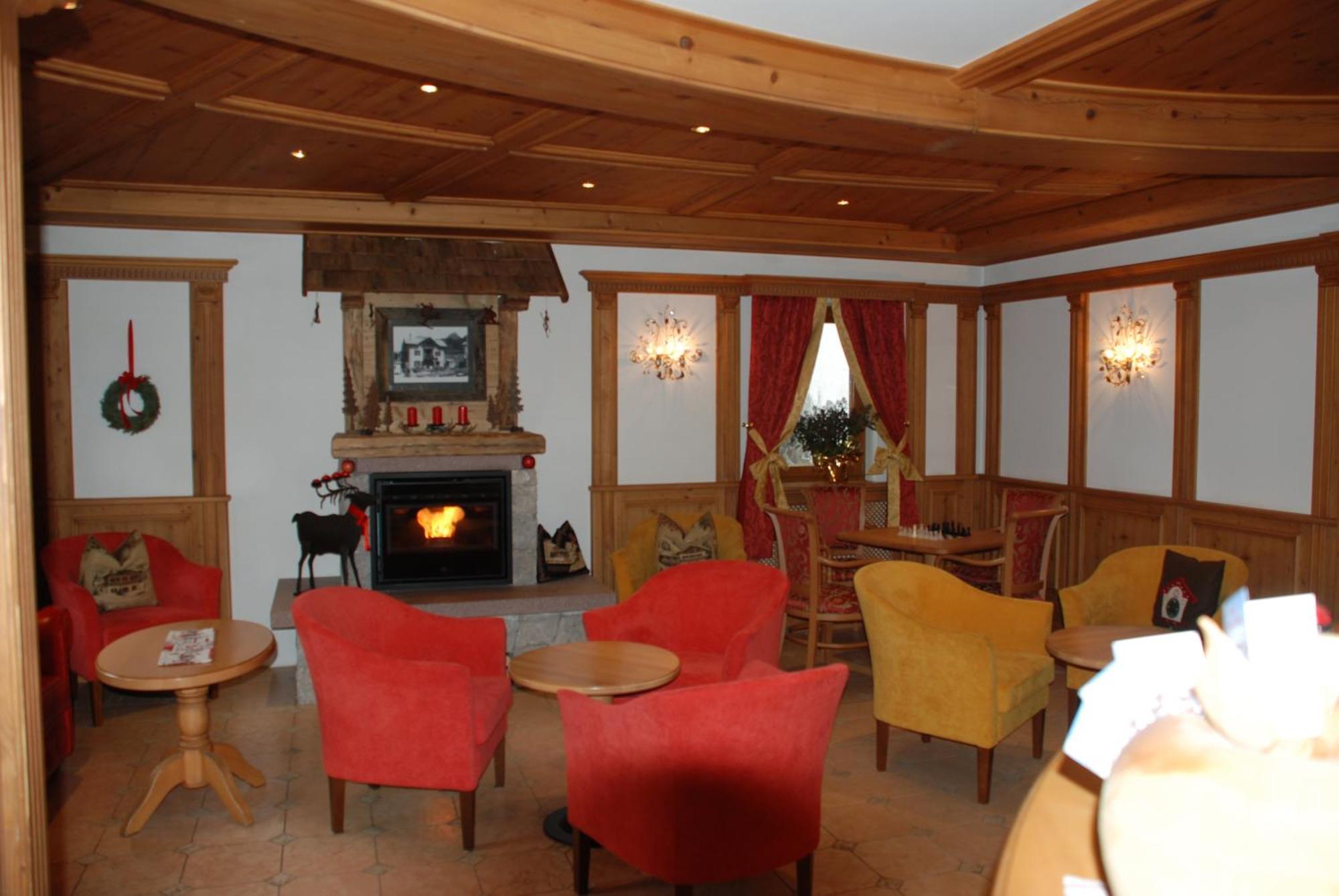 Hotel Flora Selva di Val Gardena Dış mekan fotoğraf